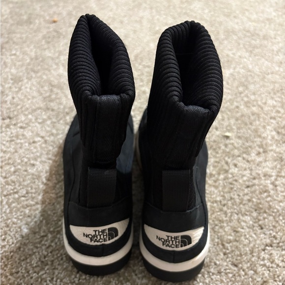 The North Face like new 🌟Women's Sierra Knit Waterproof Boots - Black and White - Picture 4 of 9